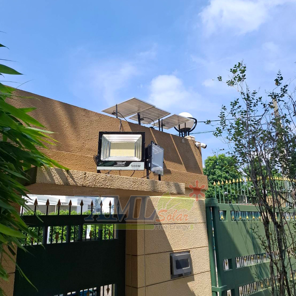 ไฟสปอตไลท์โซล่าเซลล์ 500 Watt กล่องสีน้ำตาล (เปิดได้ 3 แสง)