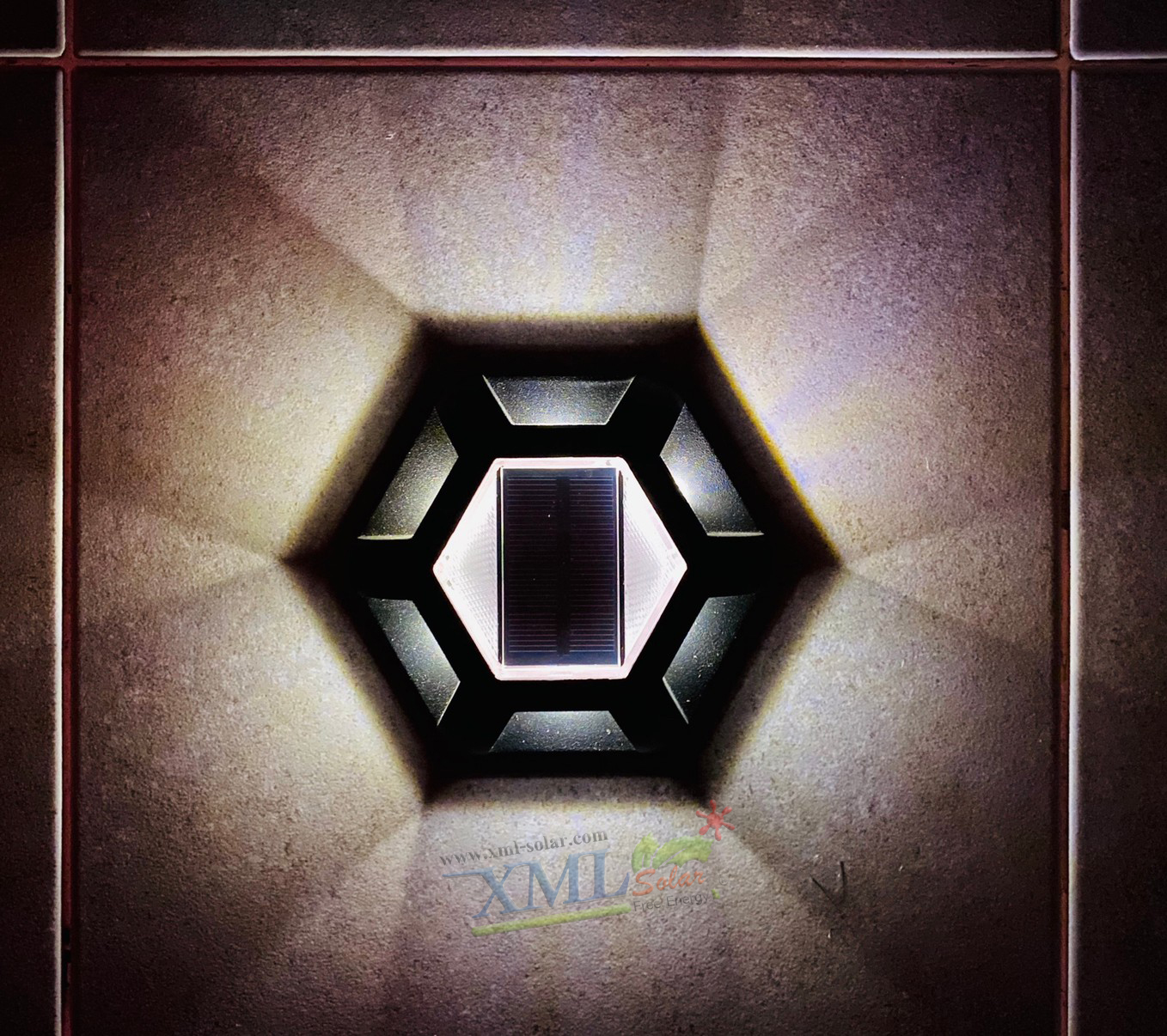 โคมไฟฝังพื้นโซล่าเซลล์ 6 LED รุ่น Black edition (เเสง : เหลืองวอมไวท์)