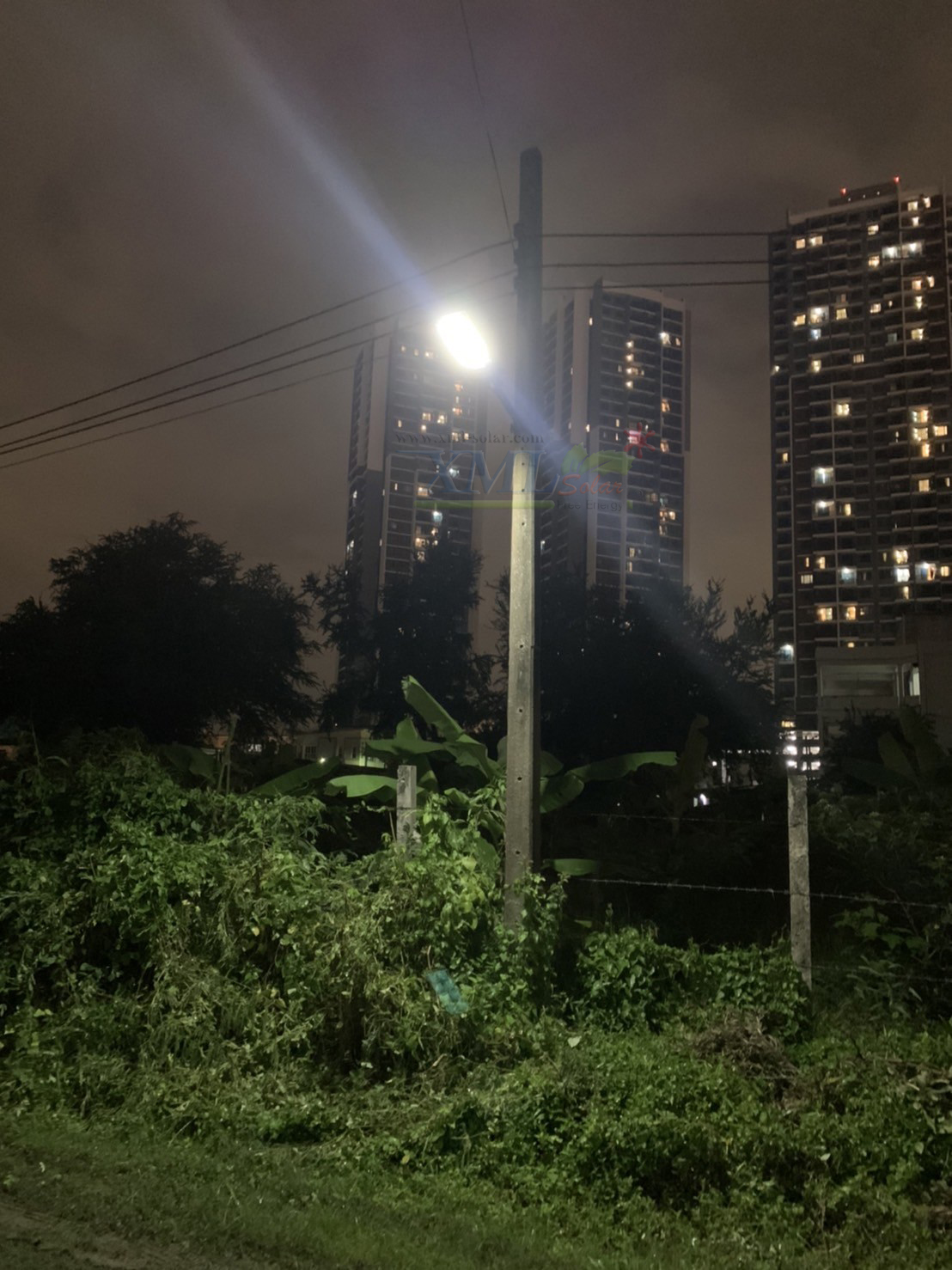 โคมไฟถนนโซล่าเซลล์ Modi x XML-Solar 200W (แสง : ขาว)(Motion sensor)