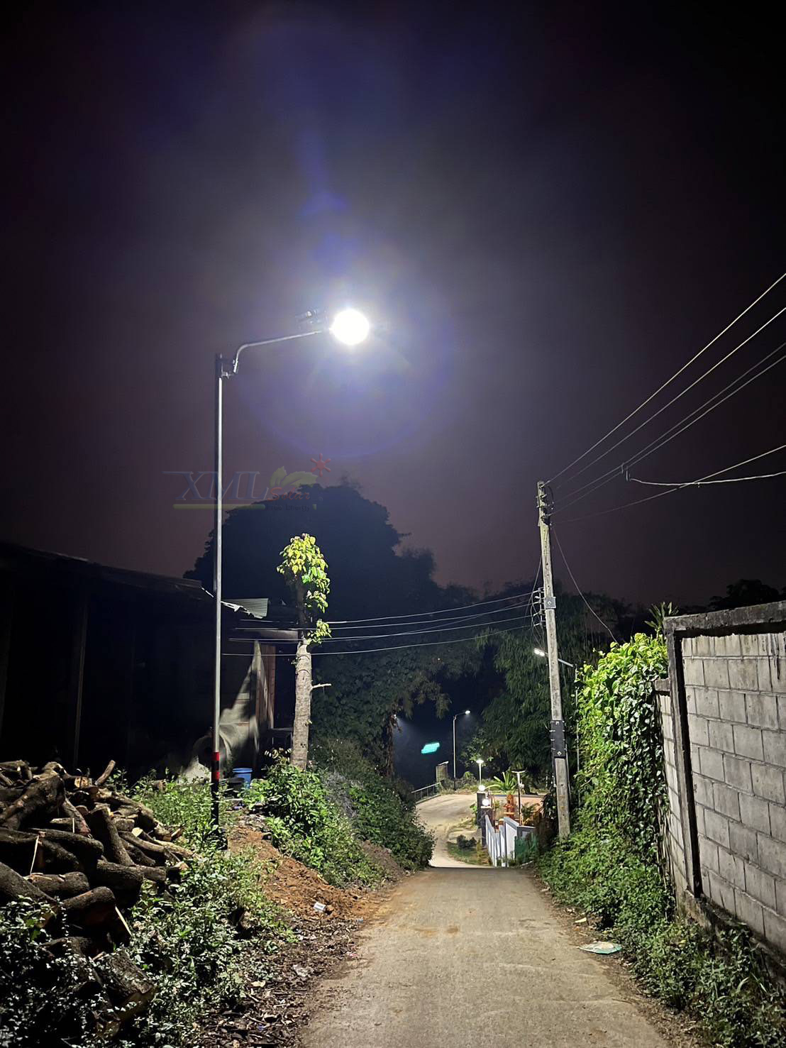 โคมไฟถนนโซล่าเซลล์ 400W รุ่น MD-SLT30-400W (แสง : ขาว)