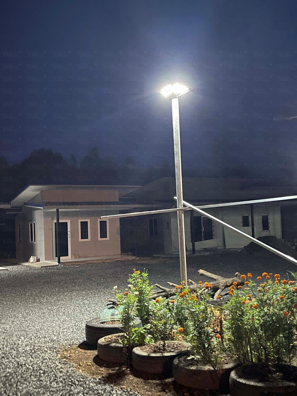 โคมไฟ UFO ทรงสี่เหลี่ยม รุ่น Modi x XML + ระบบ Motion รุ่น 300w (เปิดได้ 3 แสง)