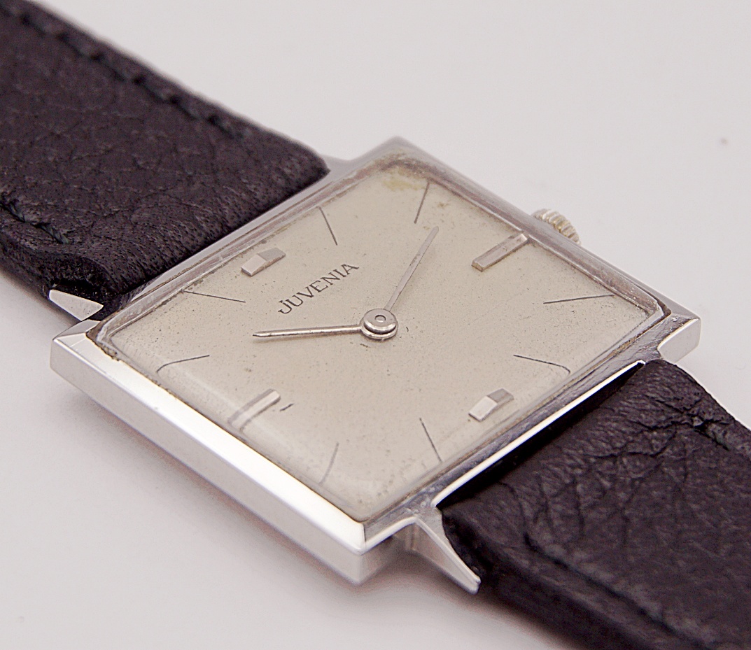 นาฬิกาเก่า JUVENIA ไขลาน