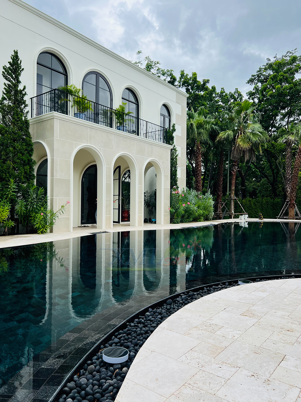 โคมไฟฝังพื้นโซล่าเซลล์ ทรงกลม รุ่น DPD-0544 (แสงขาว + เหลืองวอมไวท์)