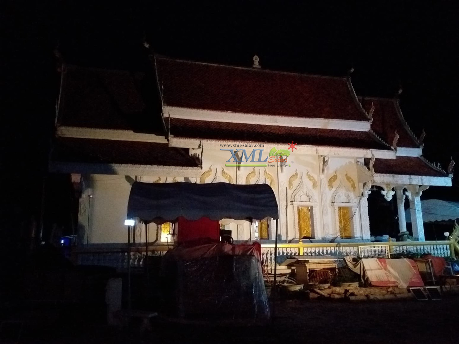 ไฟสปอตไลท์โซล่าเซลล์ 300 Watt กล่องสีน้ำตาล (เปิดได้ 3 แสง)