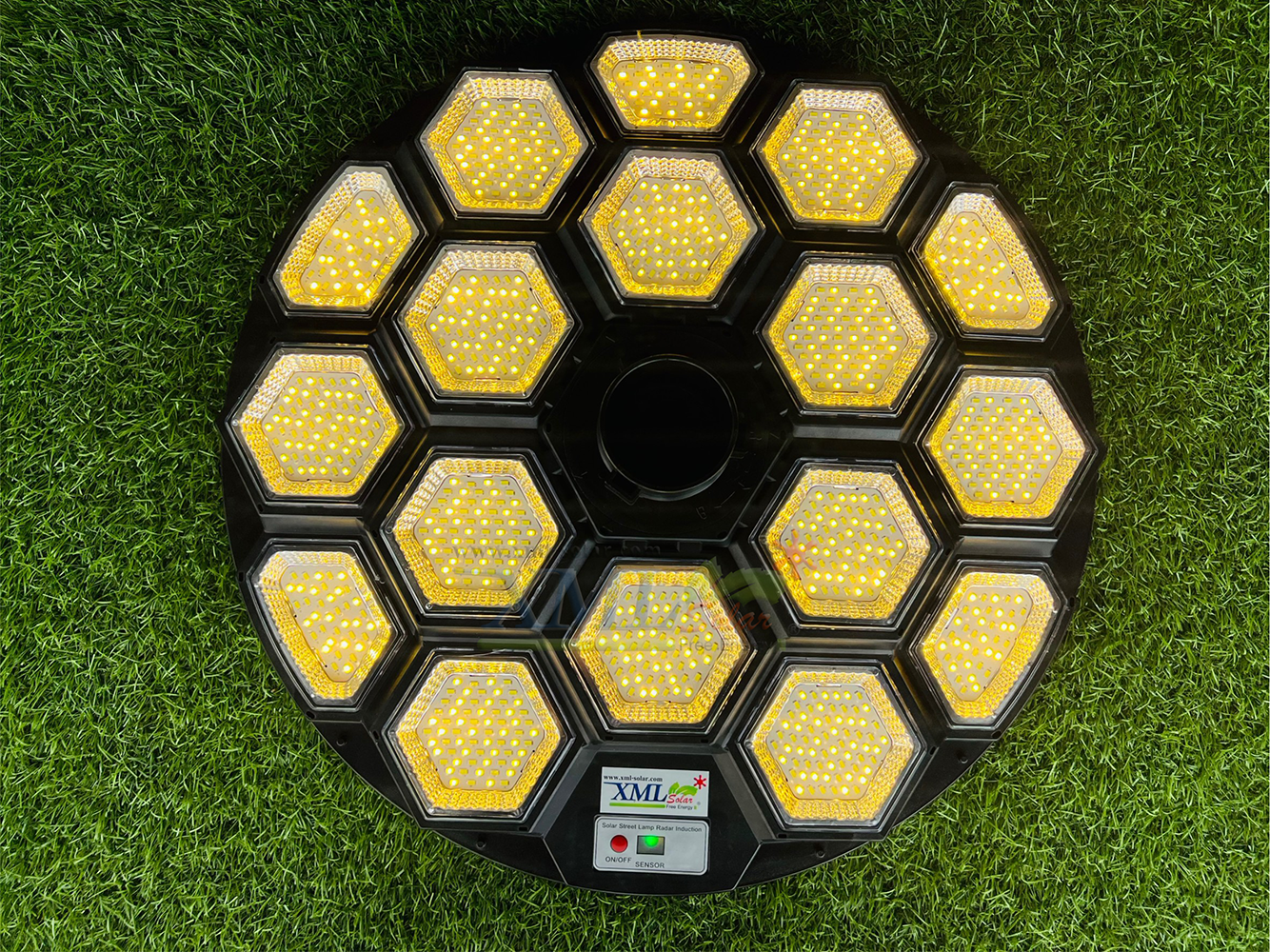 โคมไฟโซล่าเซลล์ UFO ทรงกลม รุ่นทรงรังผึ้ง (เปิดได้ 3 แสง)