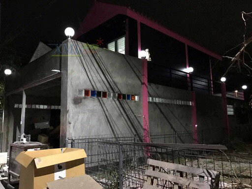 โคมไฟหัวเสาโซล่าเซลล์ ทรงกลมฐานสเเตนเลส (25 ซม.) + Remote (เปิดได้ 3 แสง)+AC