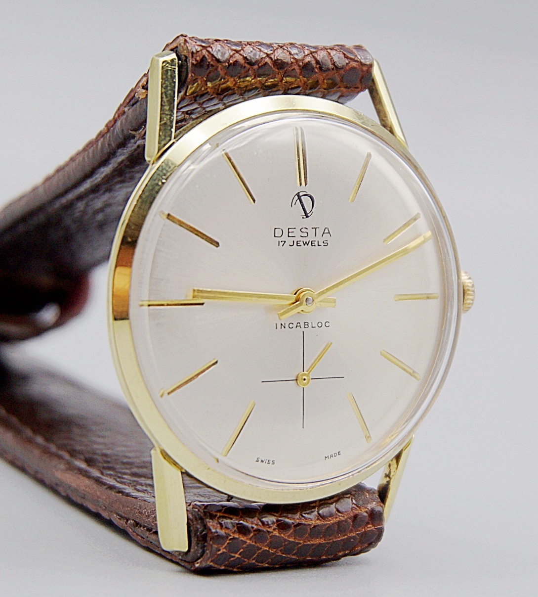 นาฬิกาเก่า DESTA ไขลานสองเข็มครึ่ง