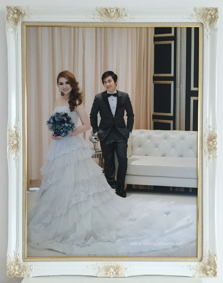 กรอบหลุยส์ไม้แท้ ขนาด 30x40 นิ้ว สีขาว พร้อมอัดเคลือบภาพ
