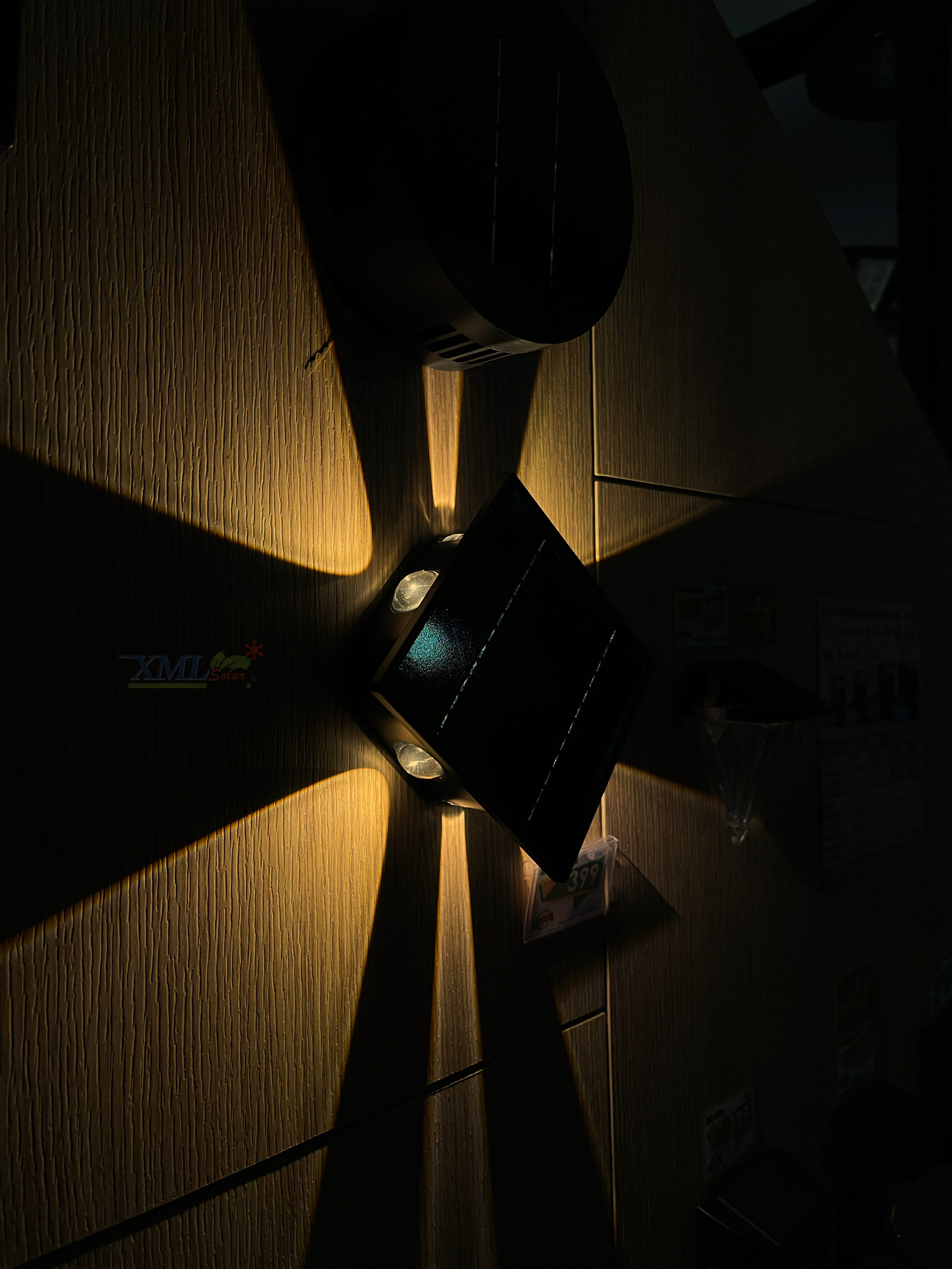 ไฟติดผนังโซล่าเซลล์ รุ่น TB-255 (เปิดได้ 2 แสง)