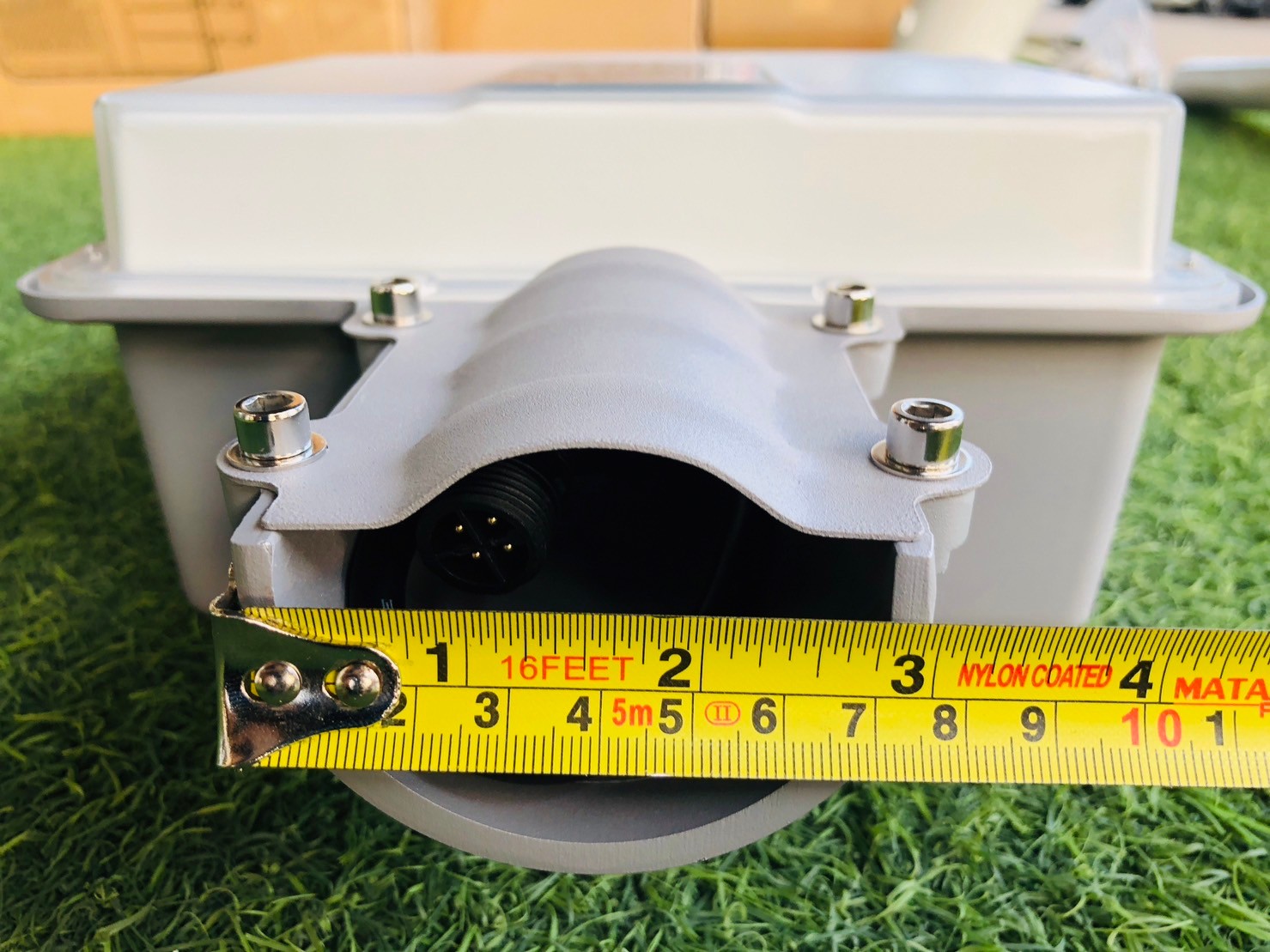 โคมไฟถนนโซล่าเซลล์ Series Y แผงเเยกโคมได้ (6,400Lumens + แผง 100 W) (แสง : ขาว)