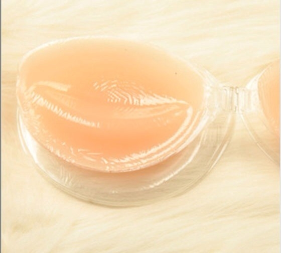 ซิลิโคนบรารุ่นเสริมหนาพิเศษ Kissbobo กาวดีติดทน มีคัพ A,B,C ราคาส่ง 3 ชิ้น คละแบบได้ 490 บาท