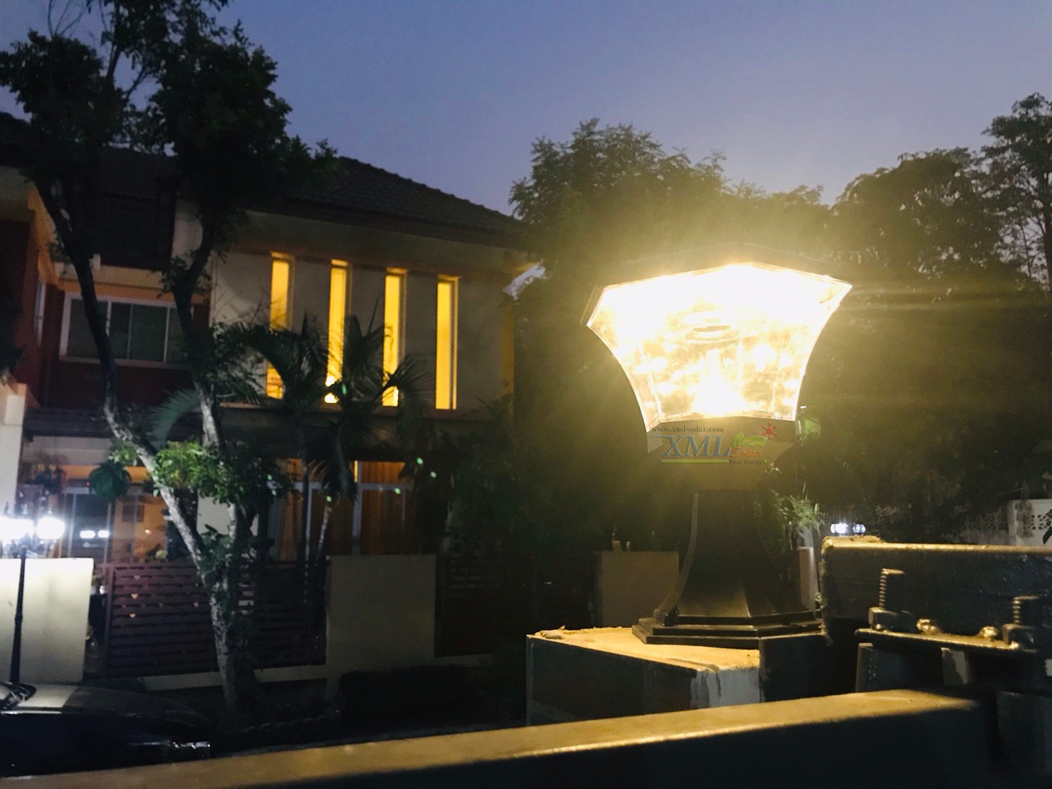 โคมไฟหัวเสา ทรงหกเหลี่ยม 8 Super SMD LED (เเสง : เหลืองวอมไวท์)
