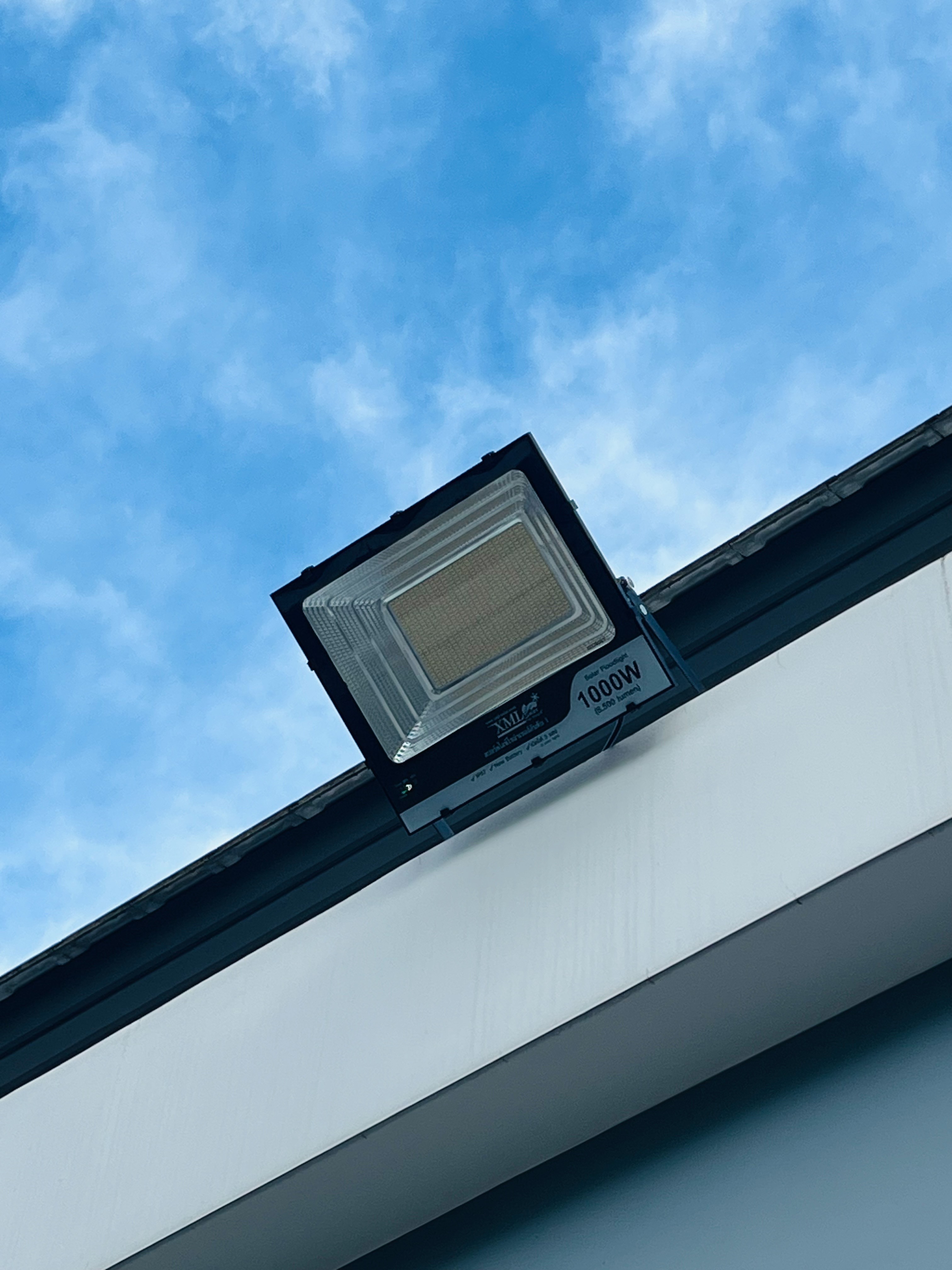 ไฟสปอตไลท์โซล่าเซลล์ 1000 Watt กล่องสีน้ำตาล (เปิดได้ 3 แสง)