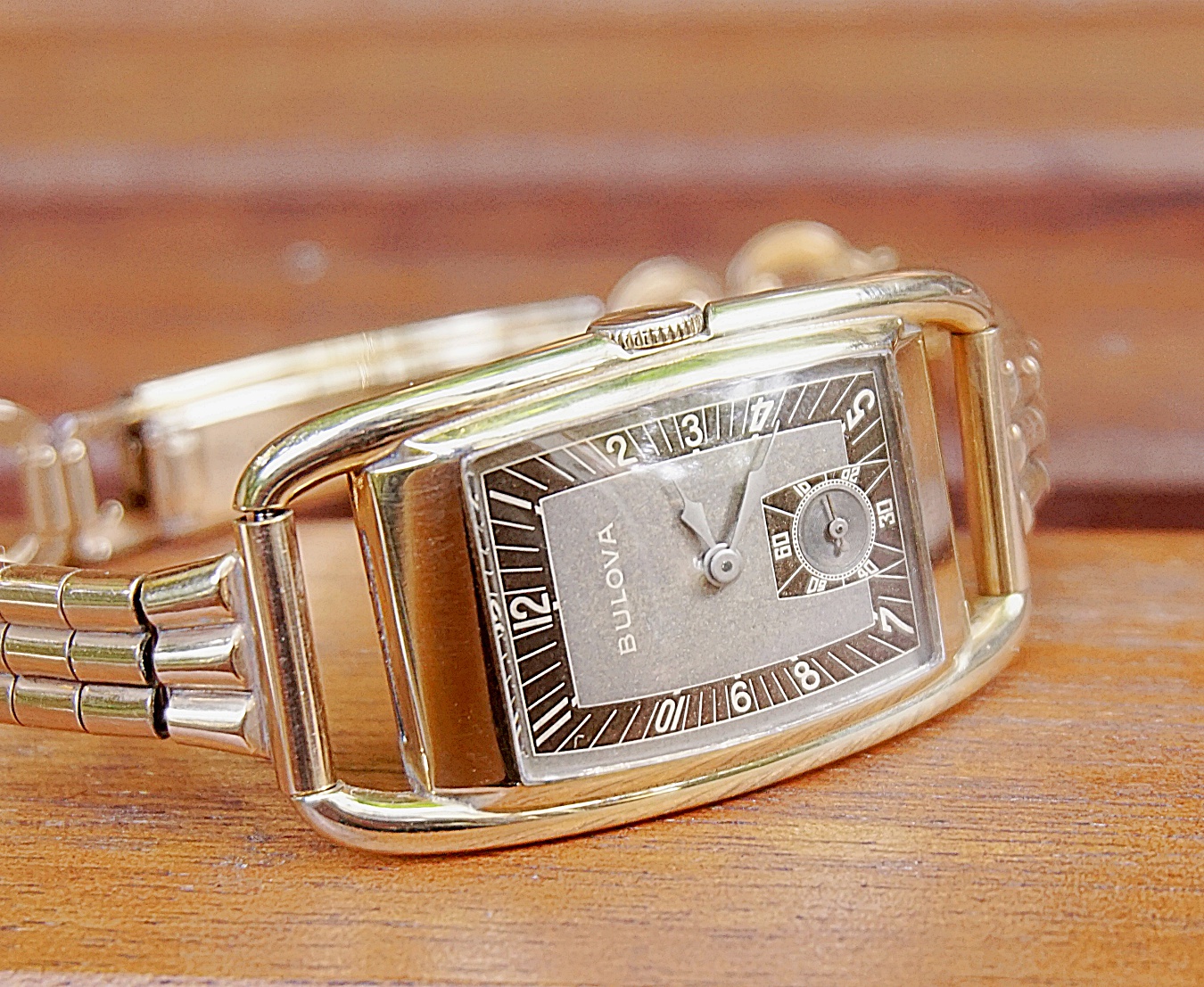 นาฬิกาเก่า BULOVA ไขลานสองเข็มครึ่ง พร้อมกล่อง