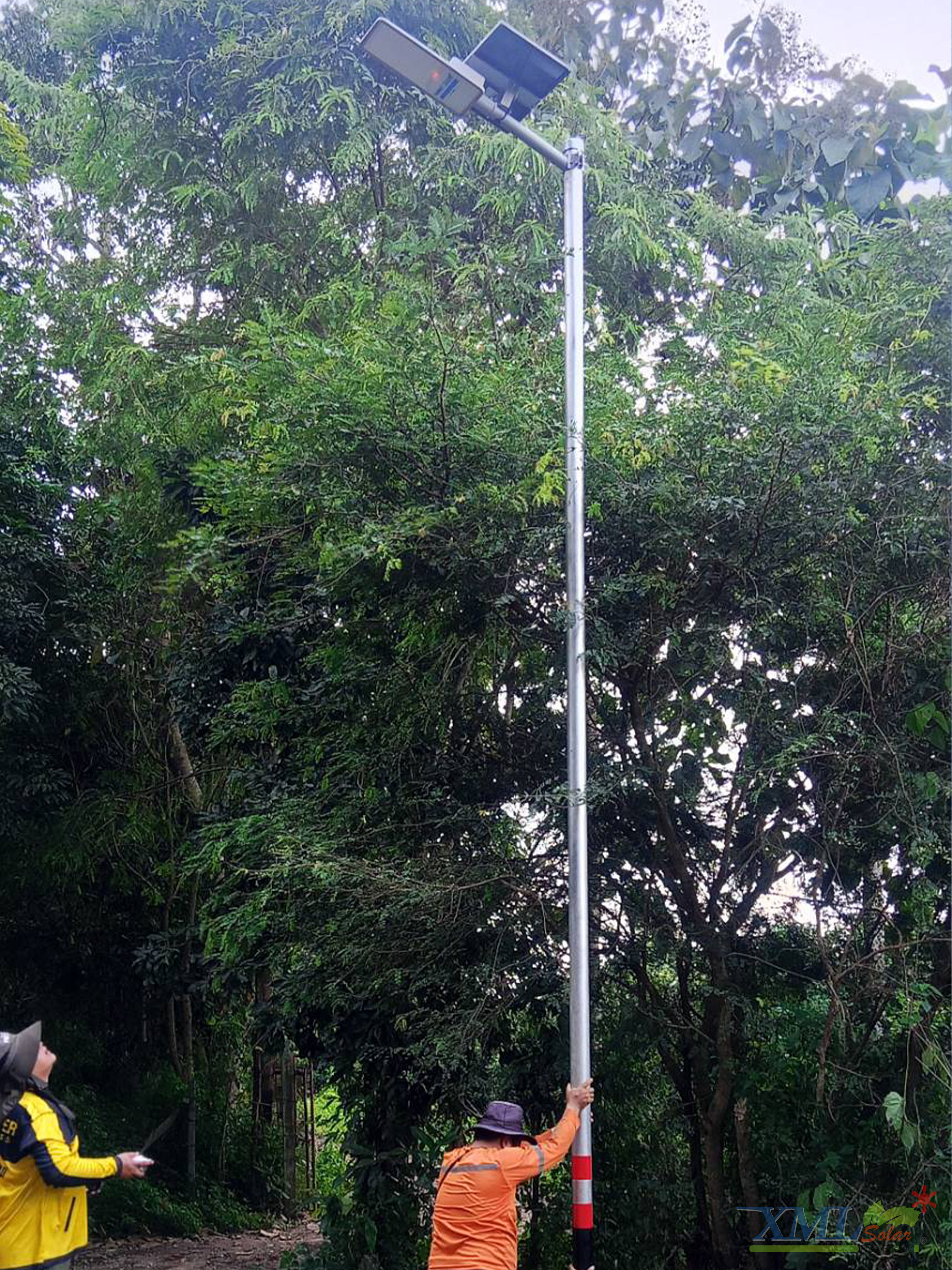 โคมไฟถนนโซล่าเซลล์ 600W รุ่น MD-SLT30-600W (แสง : ขาว)