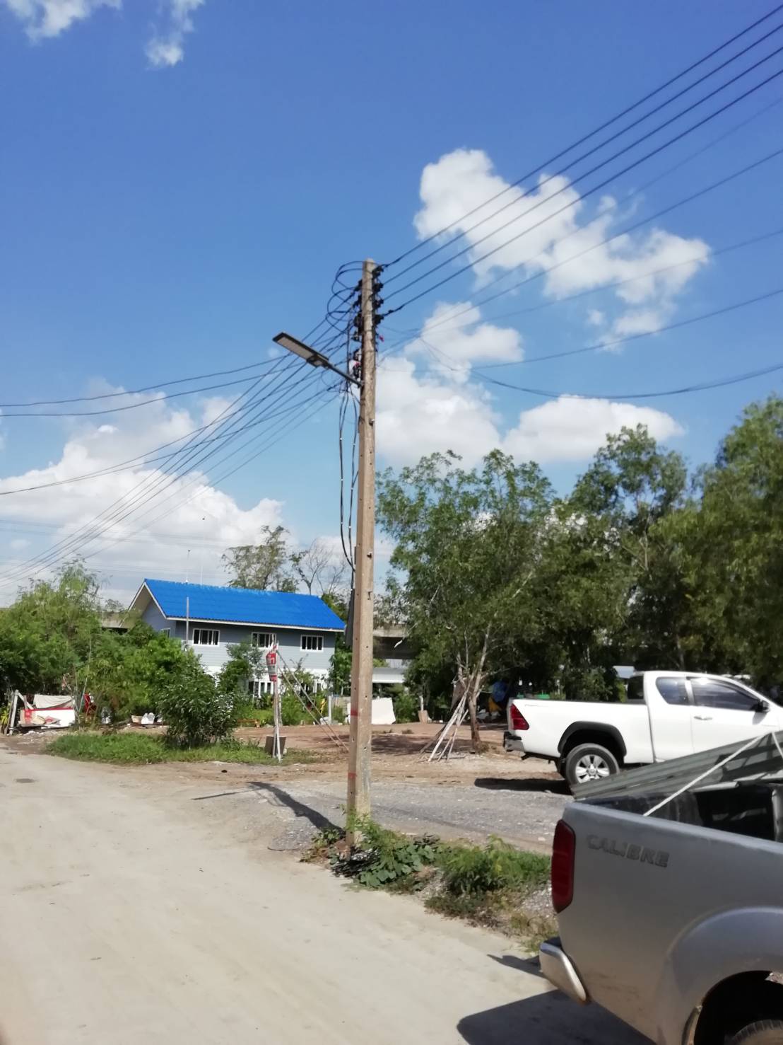 โคมไฟถนนโซล่าเซลล์ XML-Solar 200W (แสง : ขาว)(สว่างค้าง)