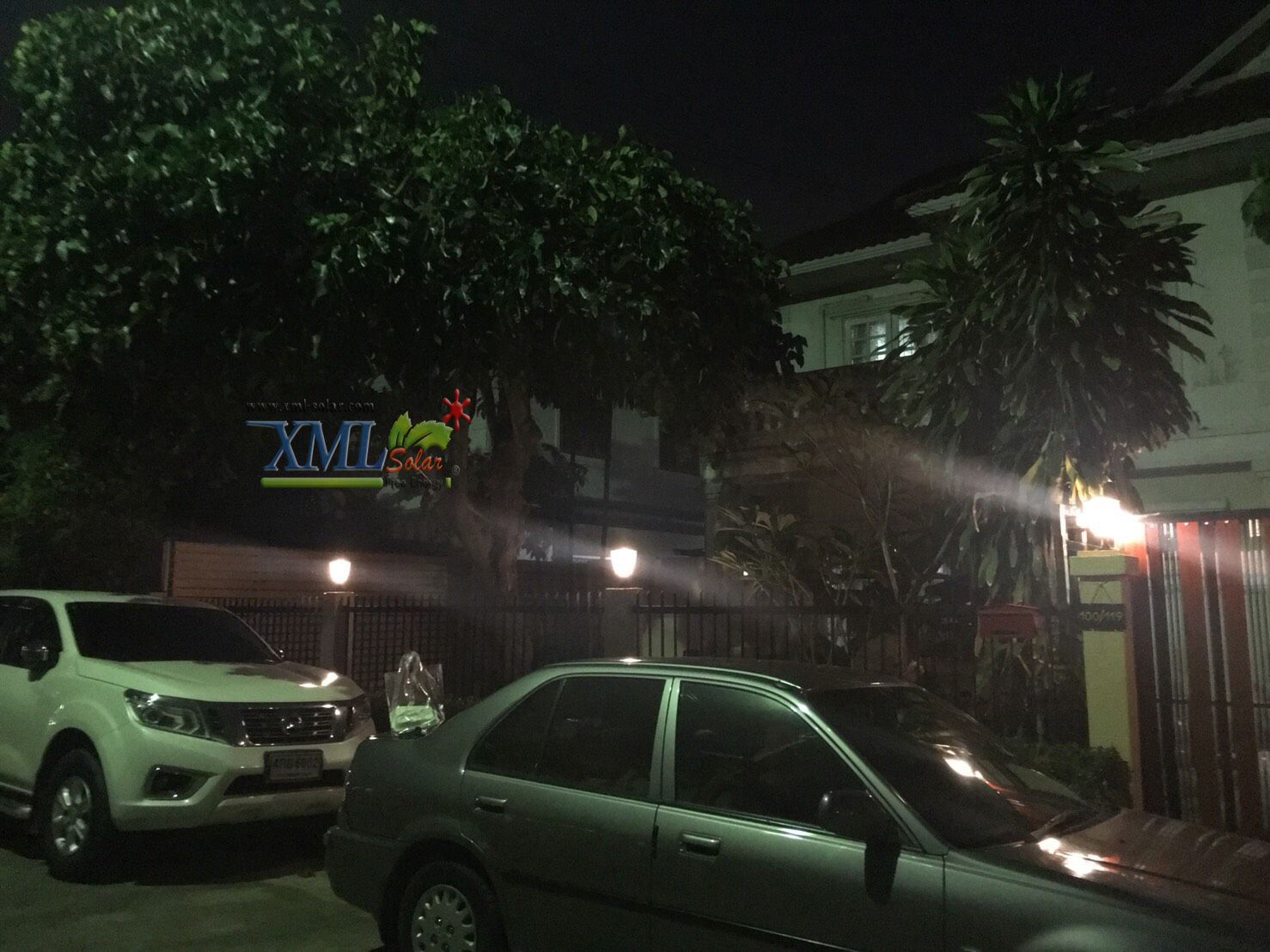 โคมไฟหัวเสาโซล่าเซลล์ ทรงถ้วย (เเสง : เหลืองวอมไวท์)
