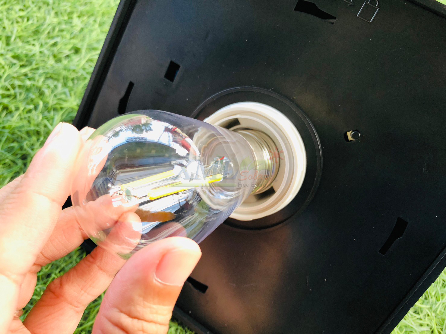 โคมไฟหัวเสาโซล่าเซลล์ รุ่น MD-GFB-A (แสง : เหลืองวอมไวท์)