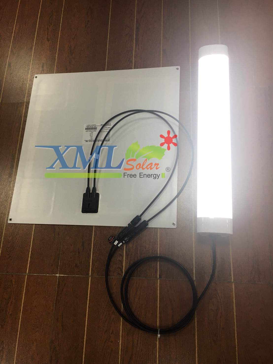 ชุดไฟหลอดยาวโซล่าเซลล์ 30 Watt Monocrystalline (แสง ขาว)