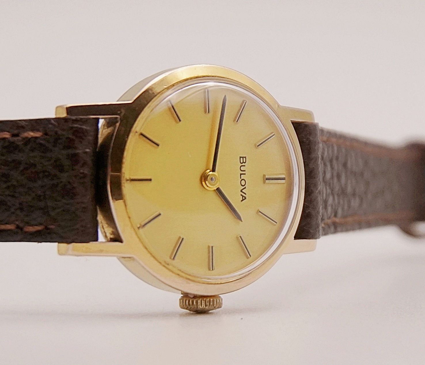 นาฬิกาเก่า BULOVA ไขลาน (นาฬิกาผู้หญิง)