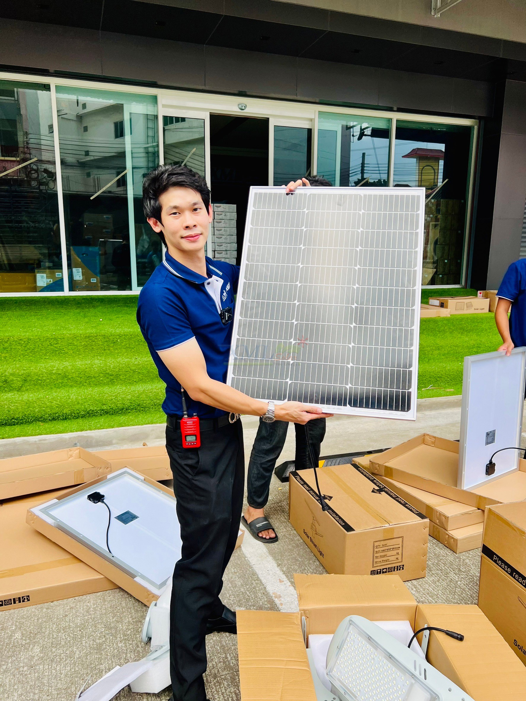 โคมไฟถนนโซล่าเซลล์อัจฉริยะ (รุ่น 6,300Lumens + แผง 80 W) (แสง : ขาว)