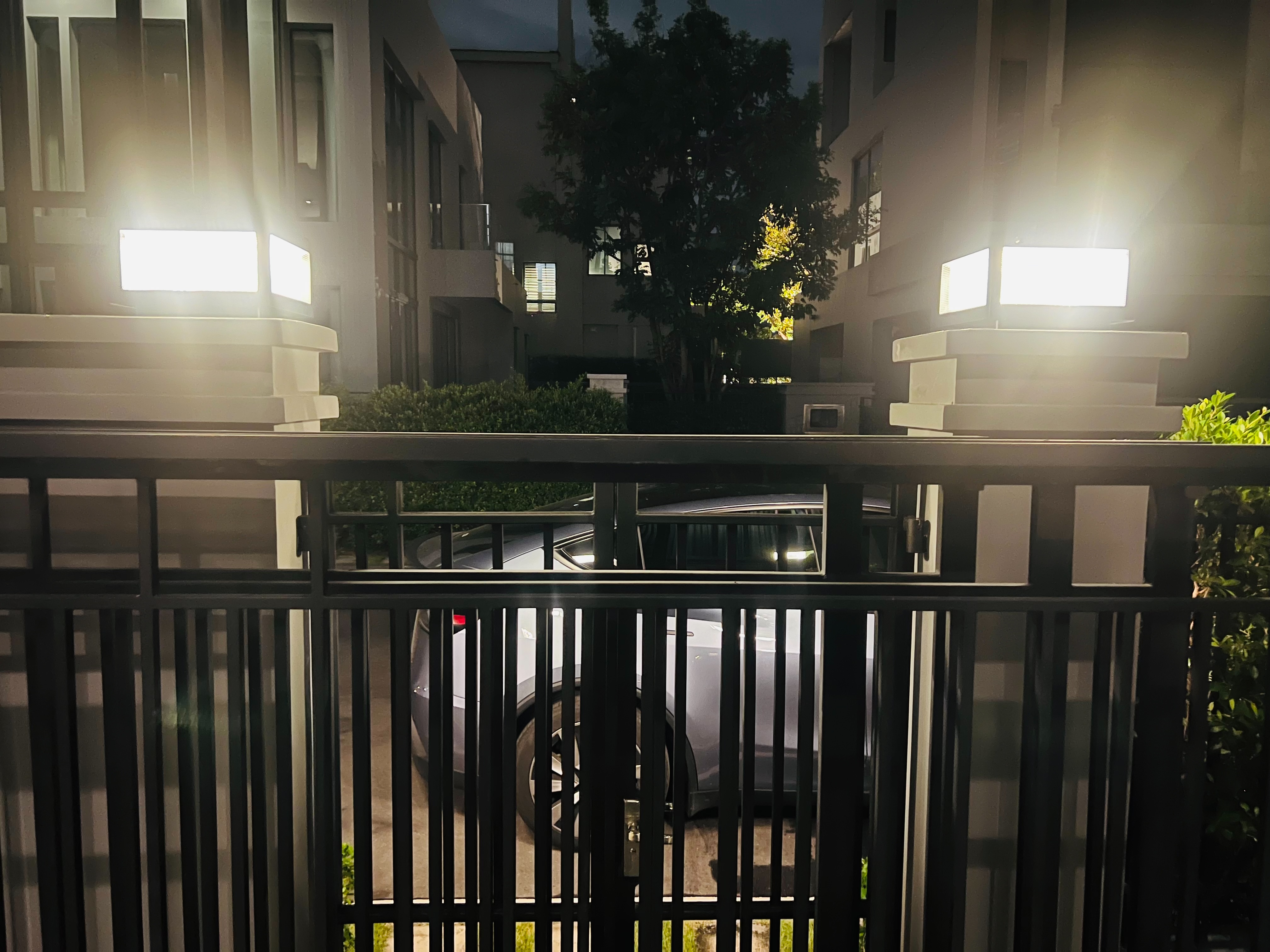 โคมไฟหัวเสาโซล่าเซลล์ ทรงสี่เหลี่ยม รุ่น TZ-3645-L ไซส์ใหญ่ (เปิดได้ 2 แสง)