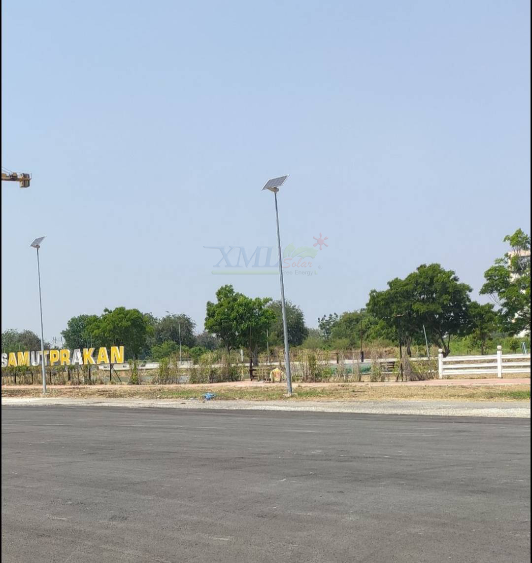 โคมไฟถนนโซล่าเซลล์อัจฉริยะ (รุ่น 9,000Lumens + แผง 100 W) (แสง : ขาว)