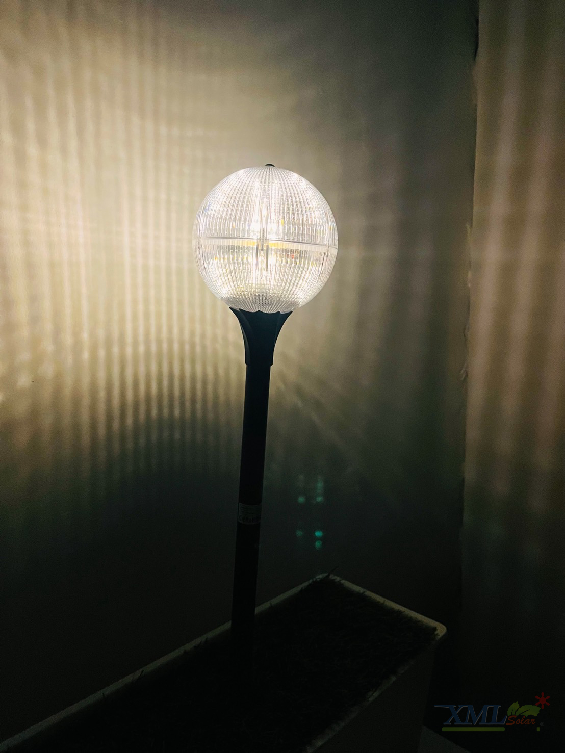 ไฟปักสนามสนามโซล่าเซลล์ ทรงกลมใส 15 lm ( แสง : เหลืองวอมไวท์)