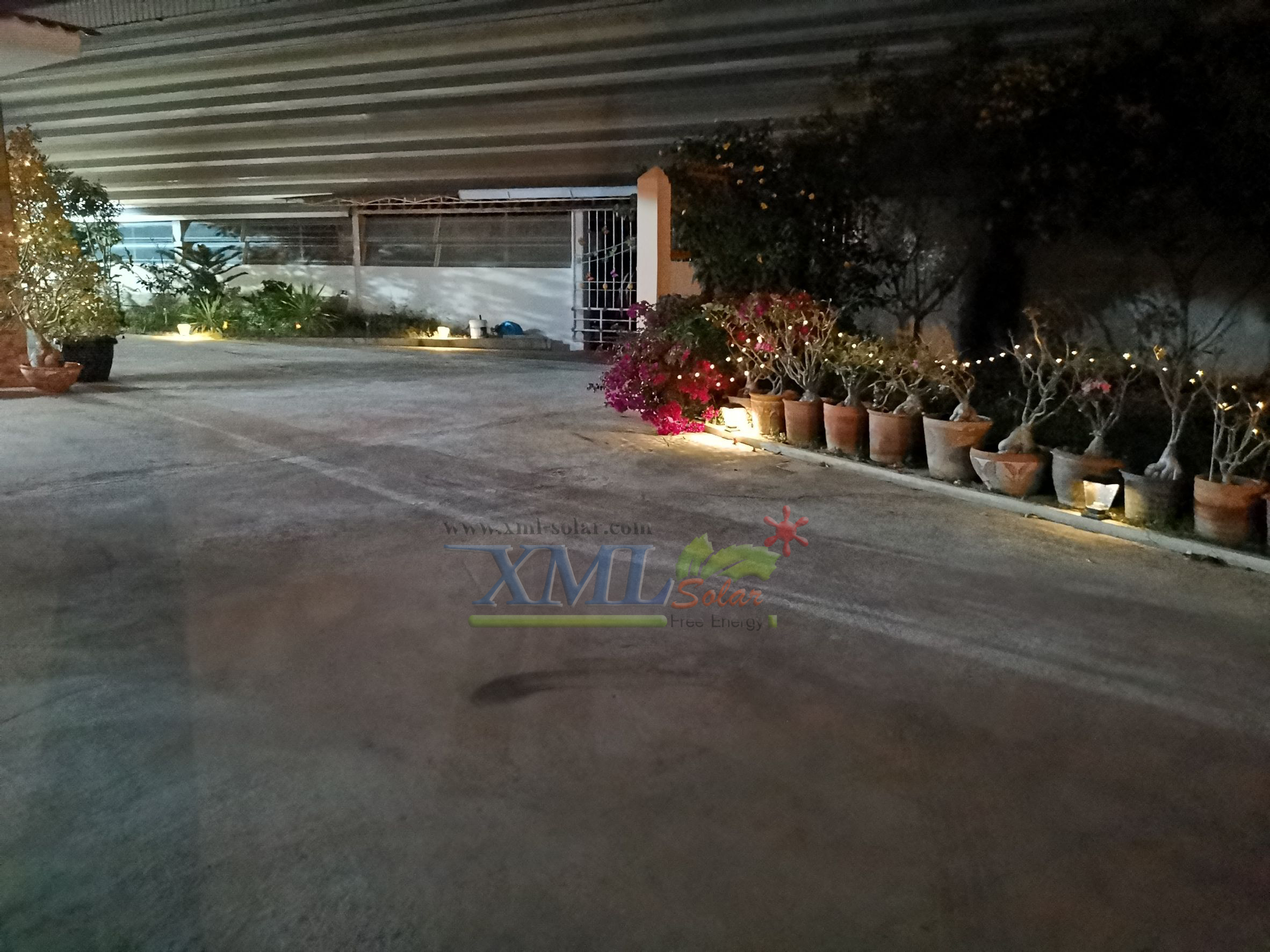 โคมไฟหัวเสาโซล่าเซลล์ + AC ทรงสี่เหลี่ยม ไซส์ใหญ่ (เปิดได้ 2 แสง)(1 แถม 1)