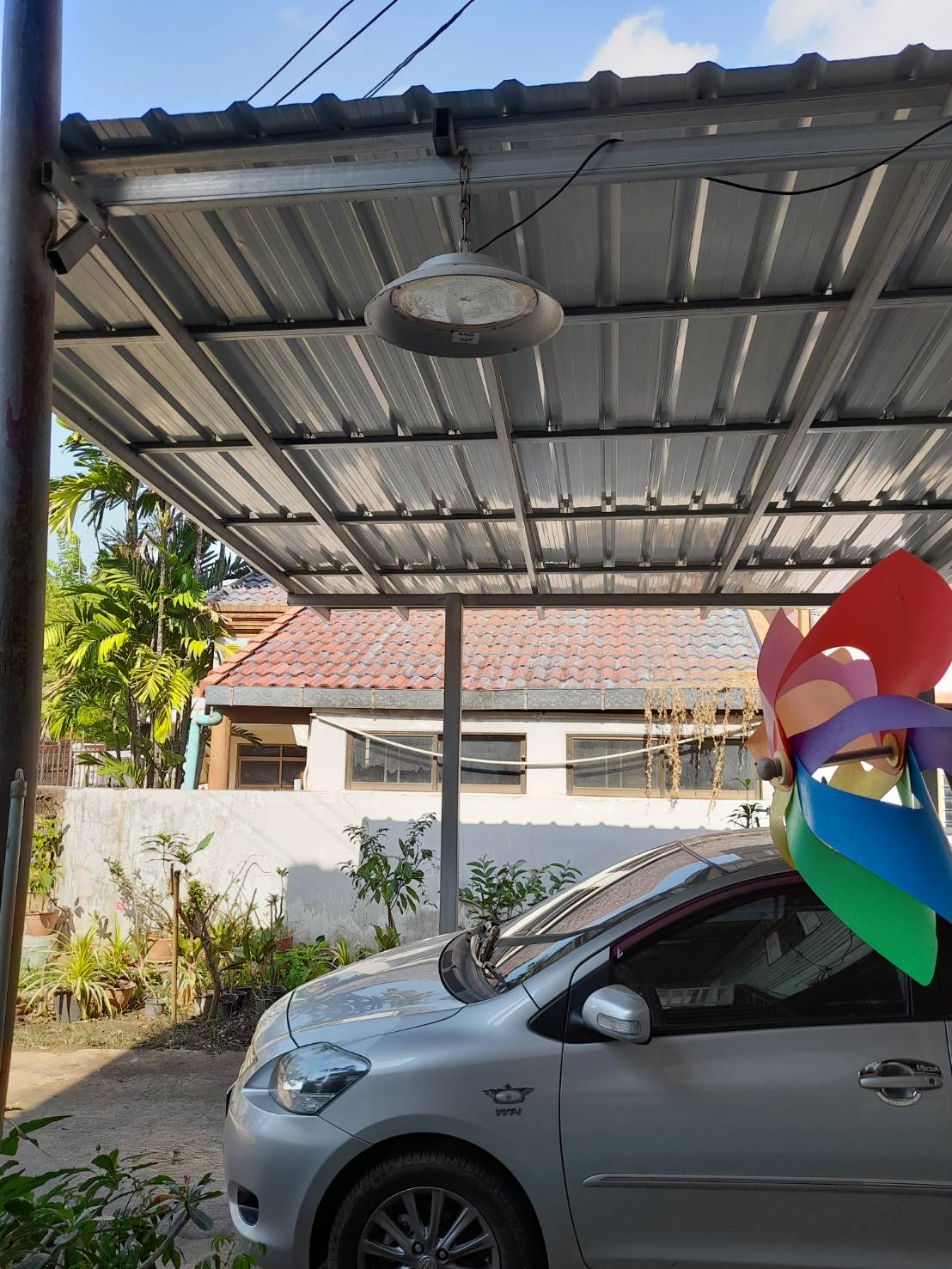 โคมไฟโซล่าเซลล์ ทรง Highbay รุ่นใหญ่ 300W. แบรนด์ Modi * XML-Solar (แสง : ขาว)