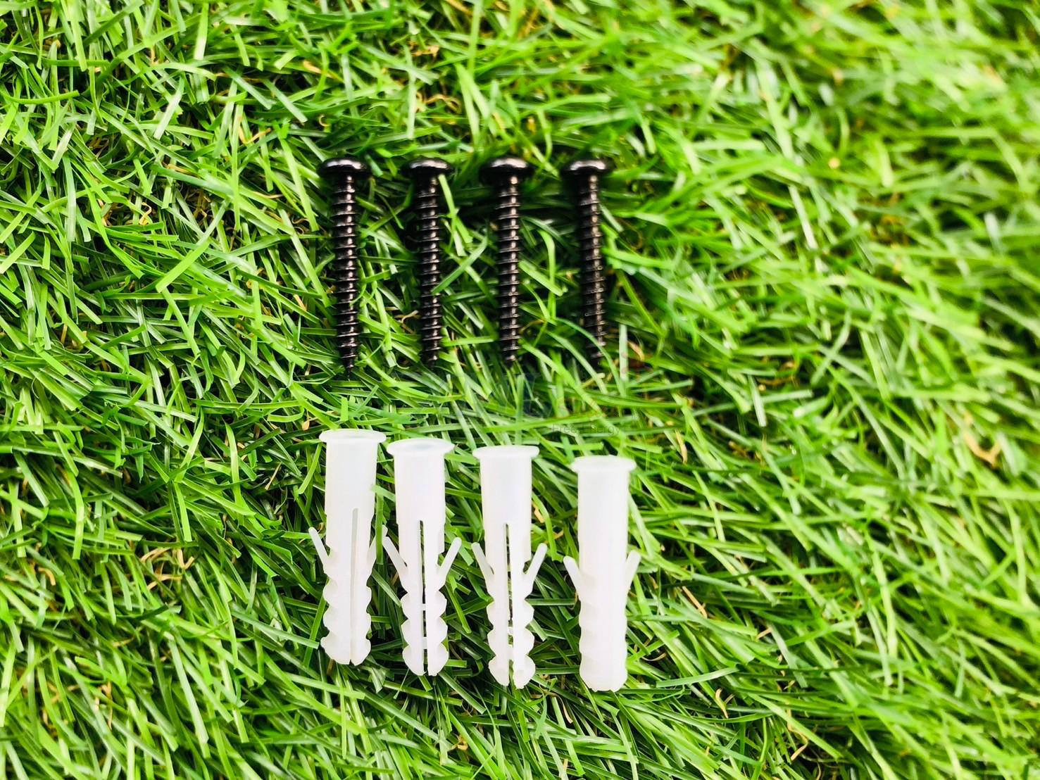 โคมไฟตั้งพื้นโซล่าเซลล์ รุ่น SGL-18 (แสง : เหลืองวอมไวท์)