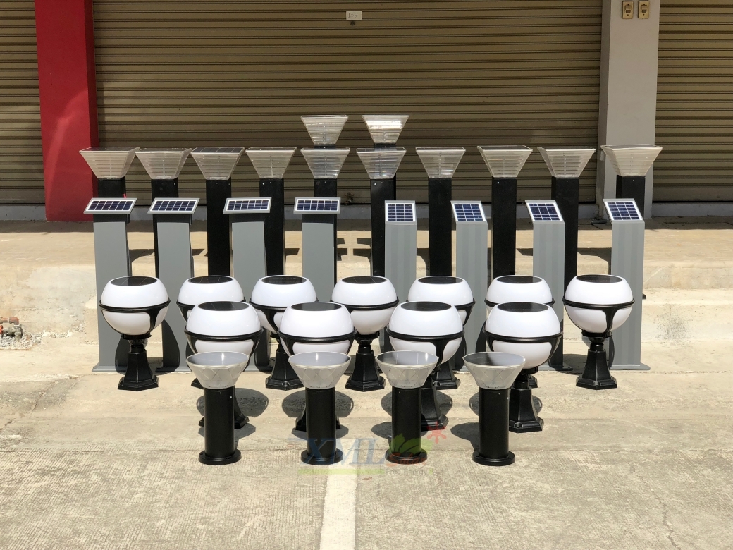 ไฟตั้งพื้นโซล่าเซลล์ ทรง พีระมิด สีดำ โคมใส (80 cm) (แสง : ขาว + เหลืองวอมไวท์)