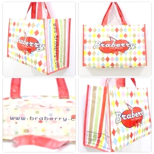 Braberry bag กระเป๋าของทางร้าน ลายสวยน่ารัก ใบใหญ่ใส่ของได้เยอะ ราคาใบละ 199 บาท