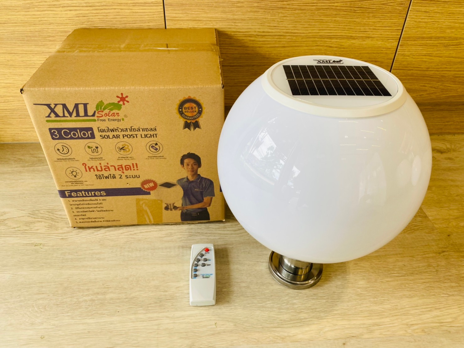 โคมไฟหัวเสาโซล่าเซลล์ ทรงกลมฐานสเเตนเลส (25 ซม.) + Remote (เปิดได้ 3 แสง)+AC