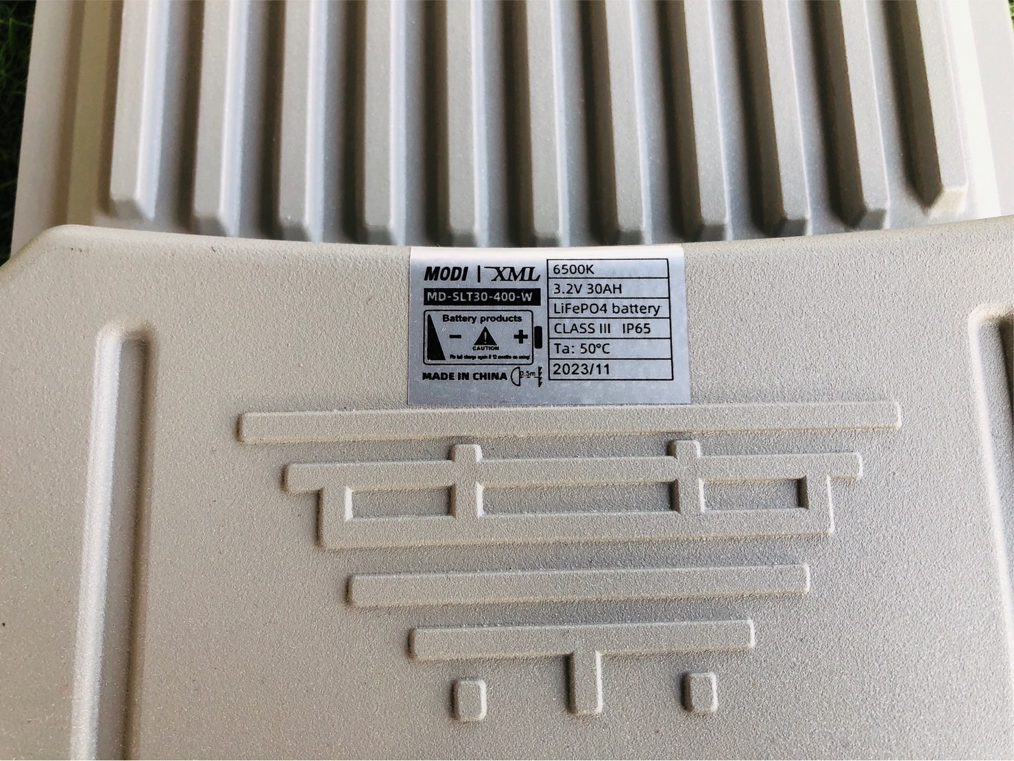 โคมไฟถนนโซล่าเซลล์ 400W รุ่น MD-SLT30-400W (แสง : ขาว)