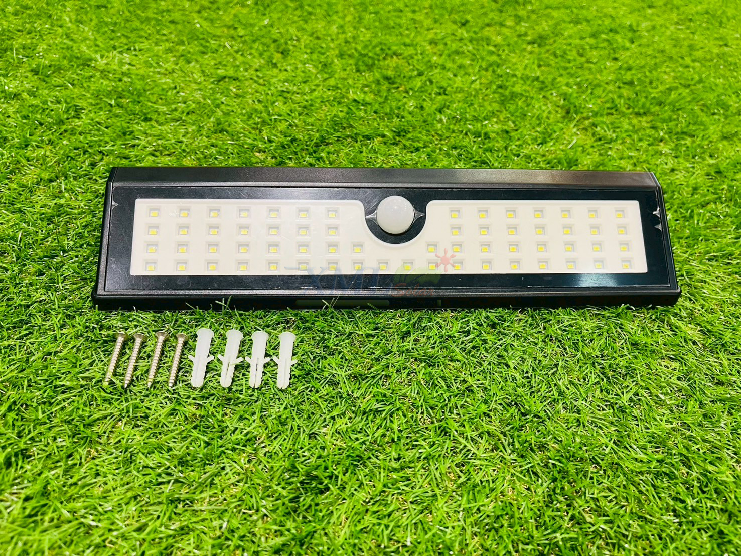 ไฟติดผนังโซล่าเซลล์ 62 LED (เเสง : ขาว)