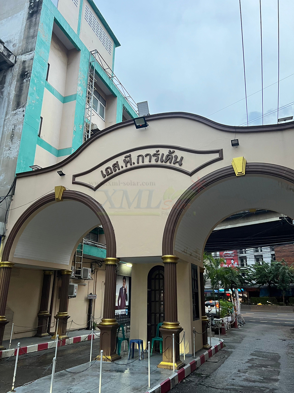 สปอร์ตไลท์โซล่าเซลล์ 100 W. รุ่นใหม่ JD8800L (แสง : ขาว)