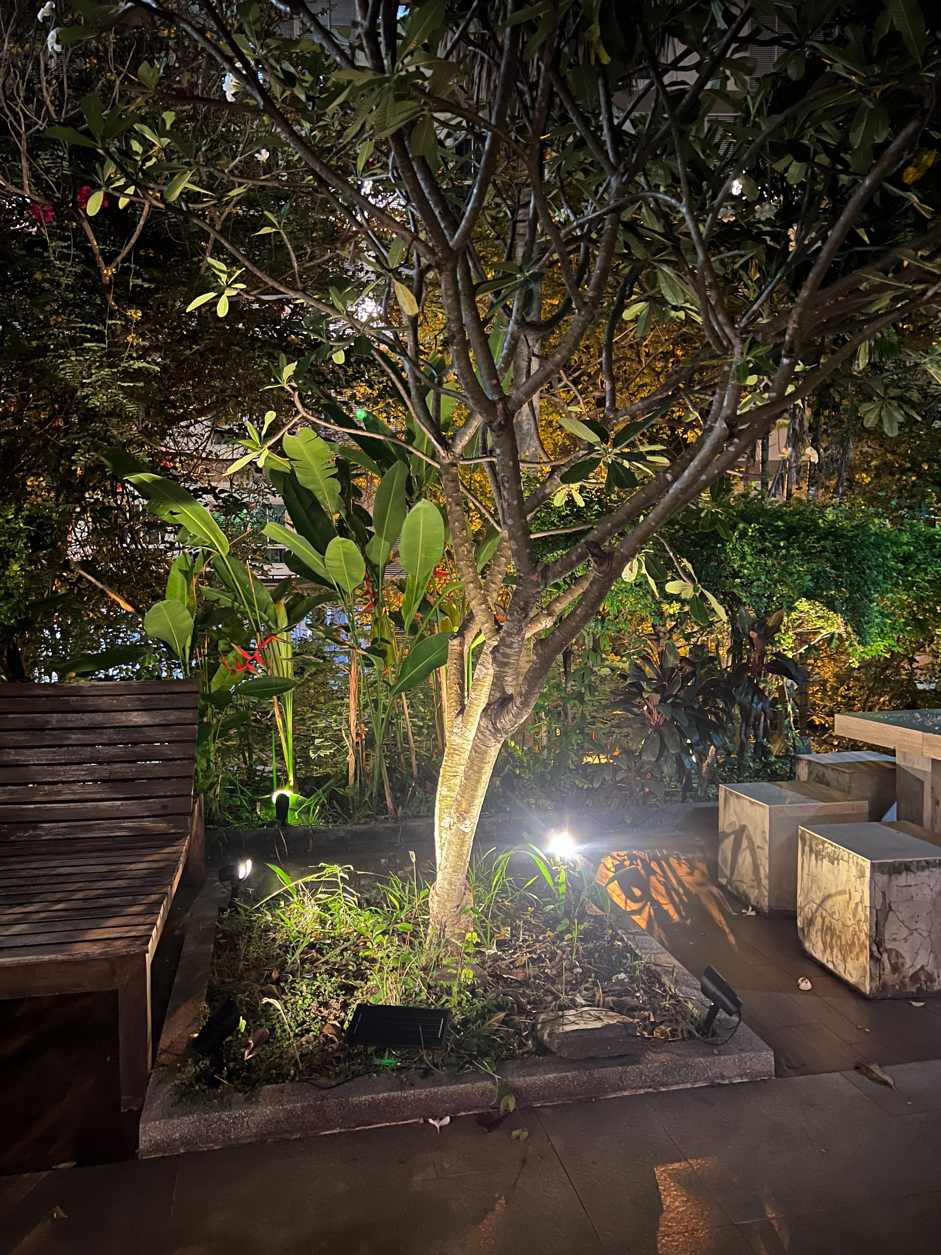 โคมไฟปักสนามโซล่าเซลล์ แพ็ค 4 ดวง รุ่น MD-SSL88 (แสง : เหลืองวอมไวท์)