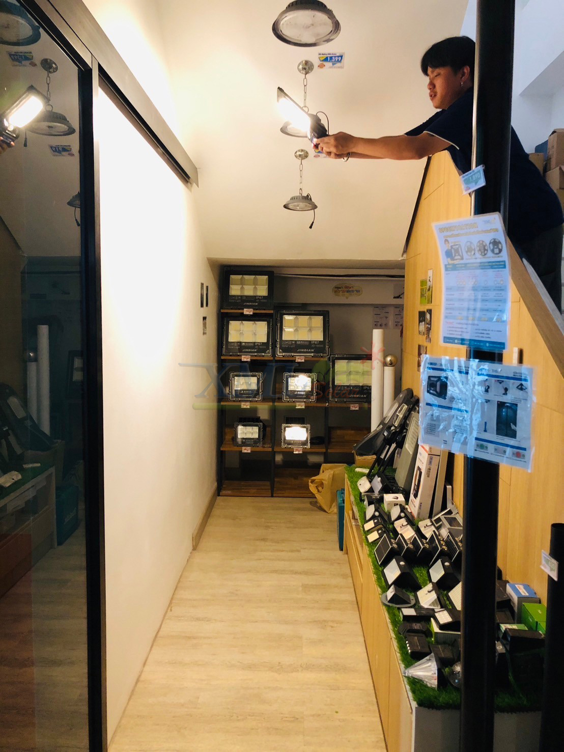 ไฟถนนโซล่าเซลล์ Series F รุ่น MD-SLT27-50-F (แสง : เหลืองวอมไวท์)(ขาเหล็ก)(ระบบสว่างค้าง) ของแท้ แบรนด์ MODI XMLSOLAR