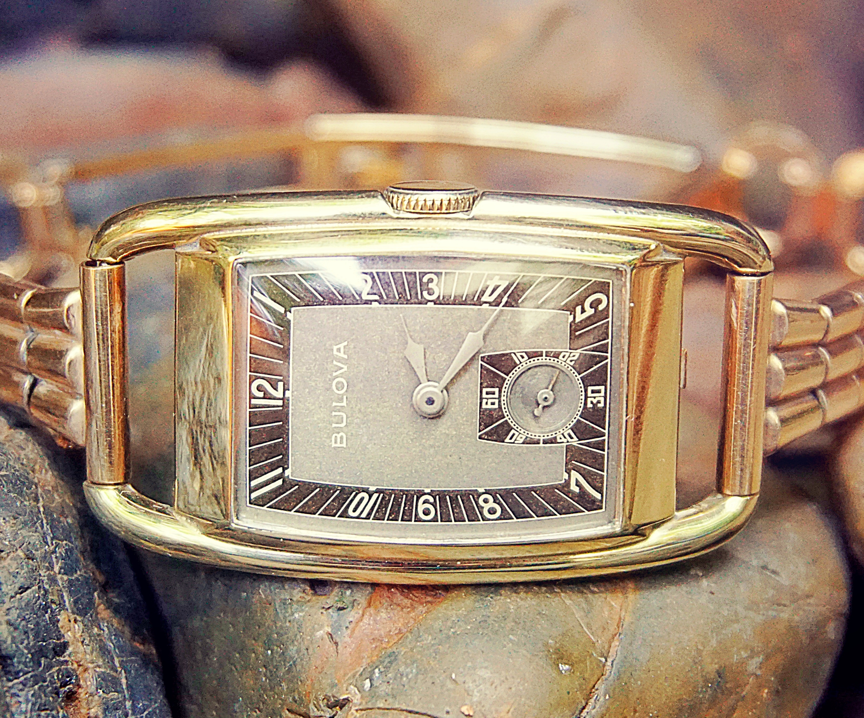 นาฬิกาเก่า BULOVA ไขลานสองเข็มครึ่ง พร้อมกล่อง