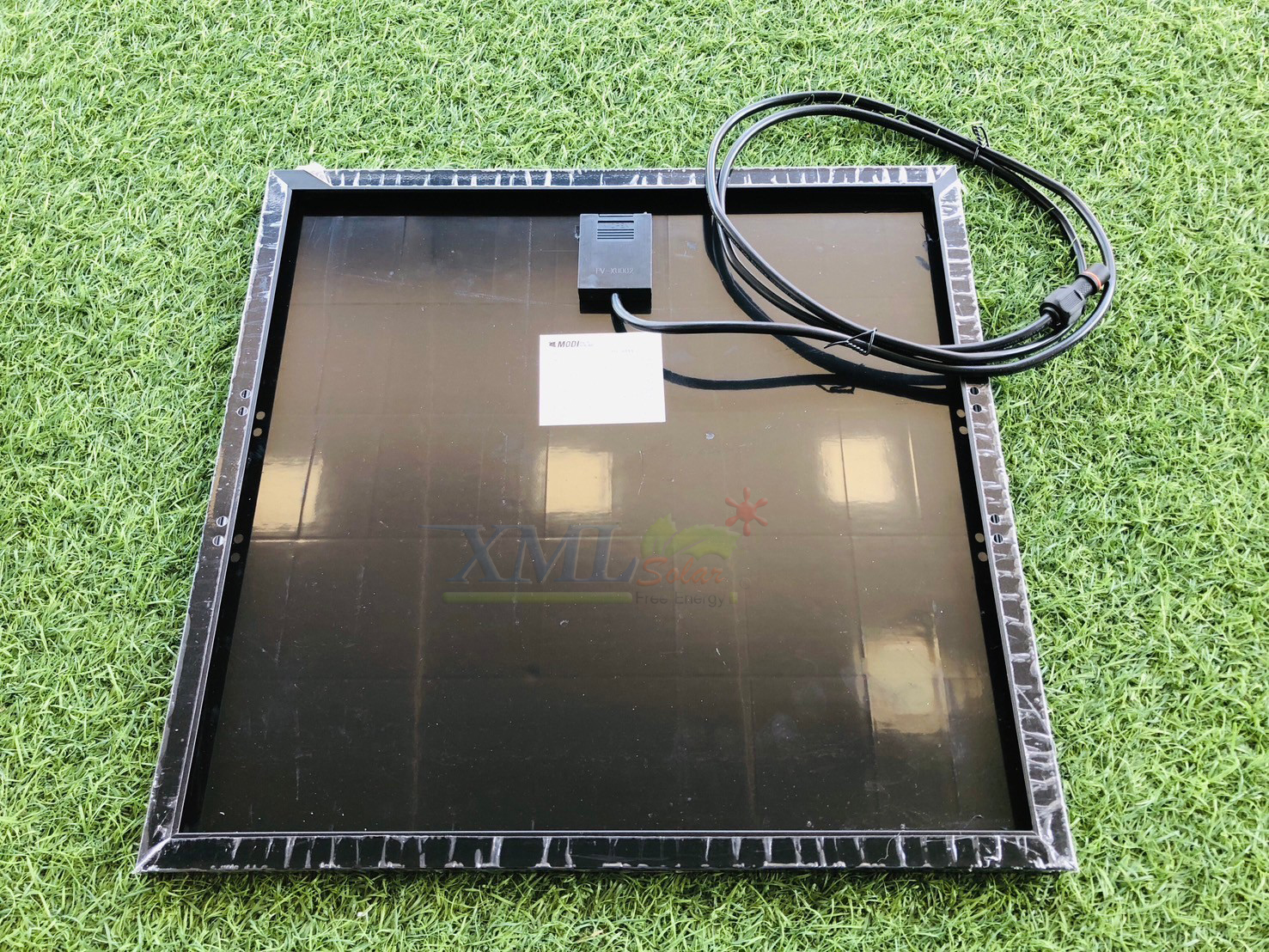 ไฟสปอตไลท์โซล่าเซลล์ 300 W รุ่น MD-PT11 (เเสง : ขาว)