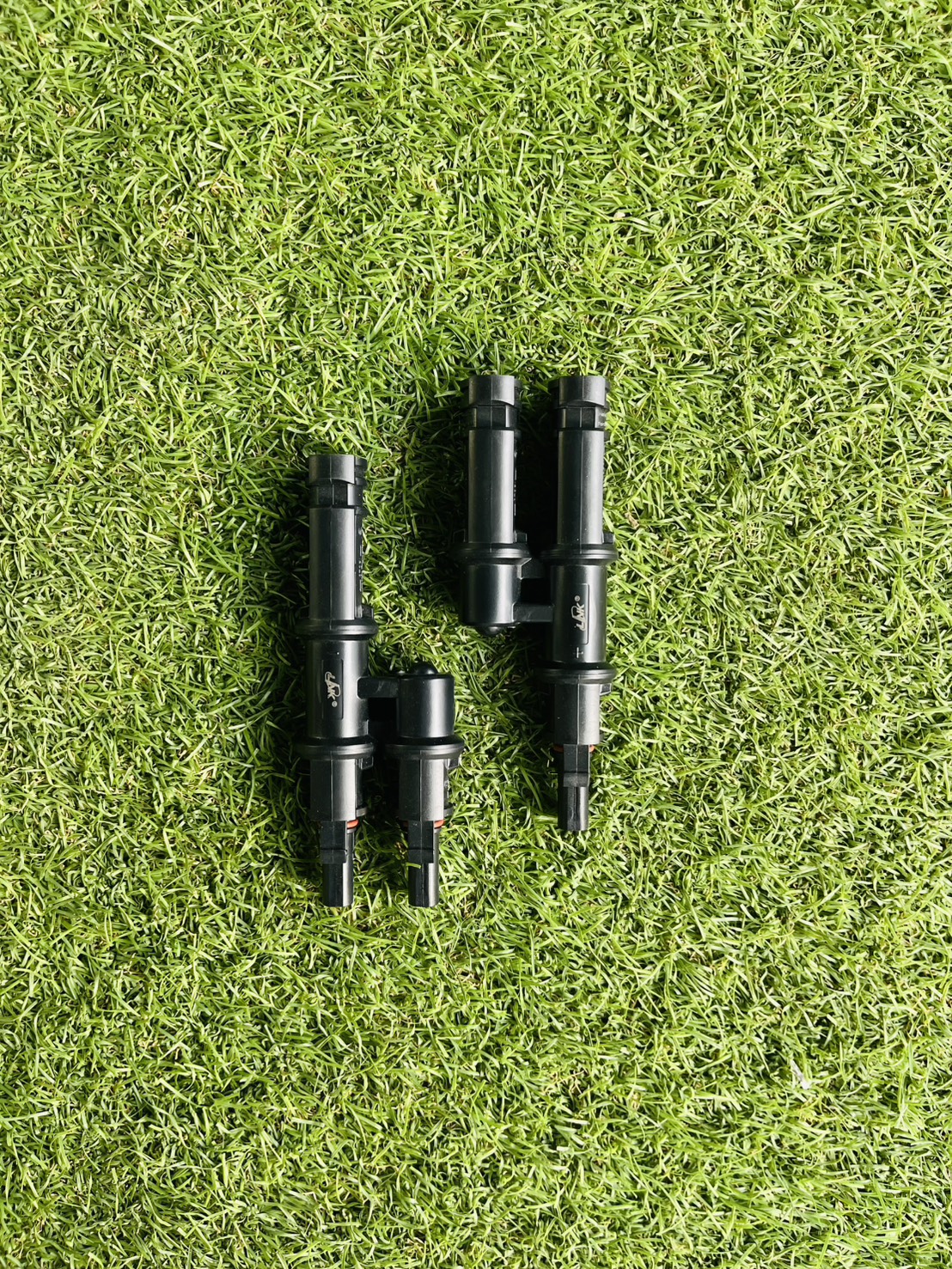 Link ขั้วต่อสายไฟโซล่า 1500V เข้า2 ออก1 รับกระแสไฟ 30A รุ่น CB-1004 (1คู่)