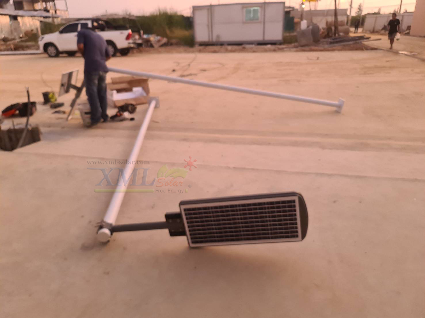 โคมไฟถนนโซล่าเซลล์ Modi x XML รุ่น MD-SLT17-400W (แสง : ขาว)(Motion sensor + สว่างค้าง)