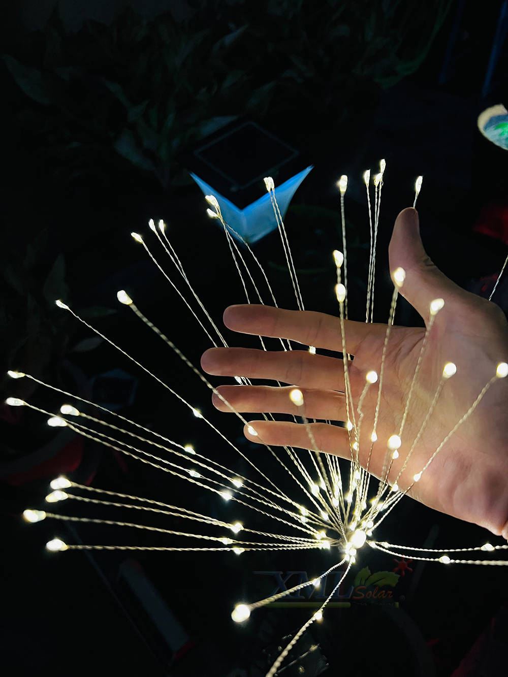 ไฟปักสนามโซล่าเซลล์ ทรงพลุ 120 LED (1 แถม 1)