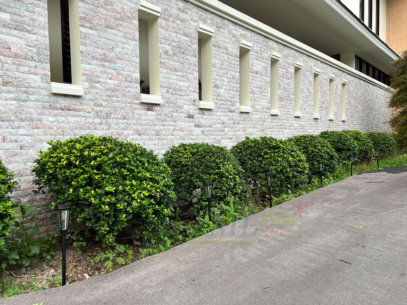 โคมไฟปักสนามโซล่าเซลล์ รุ่น MD-SOLAR-H1010 (แสง : เหลืองวอมไวท์)