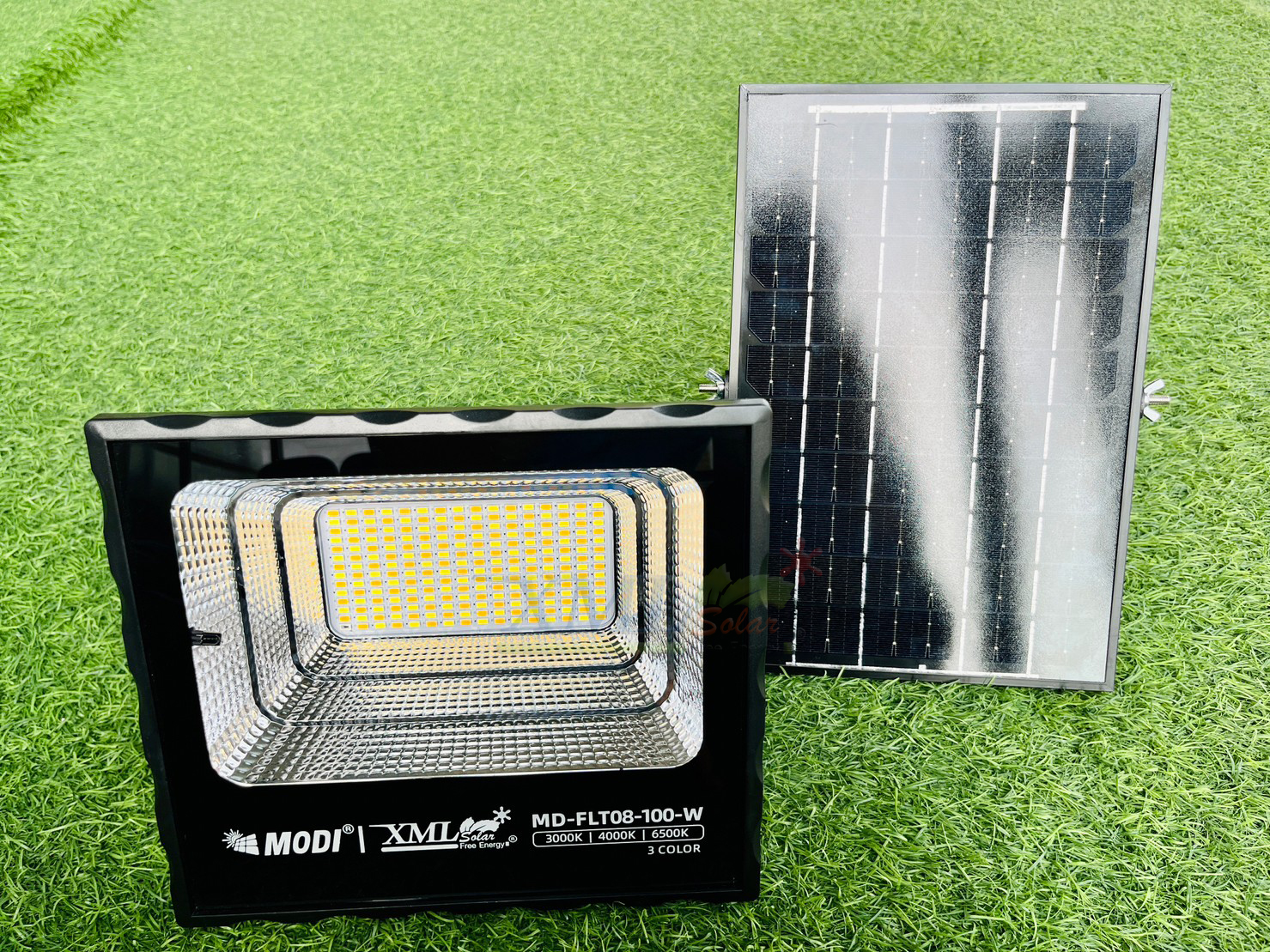 รุ่นประหยัด ไฟสปอตไลท์โซล่าเซลล์ 100 W. รุ่น MODI x XML (เปิดได้ 3 แสง)