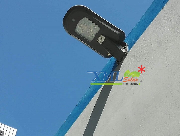 โคมไฟถนนโซล่าเซลล์ สีเทา 1200 lumens+Motion sensor (แสง ขาว )