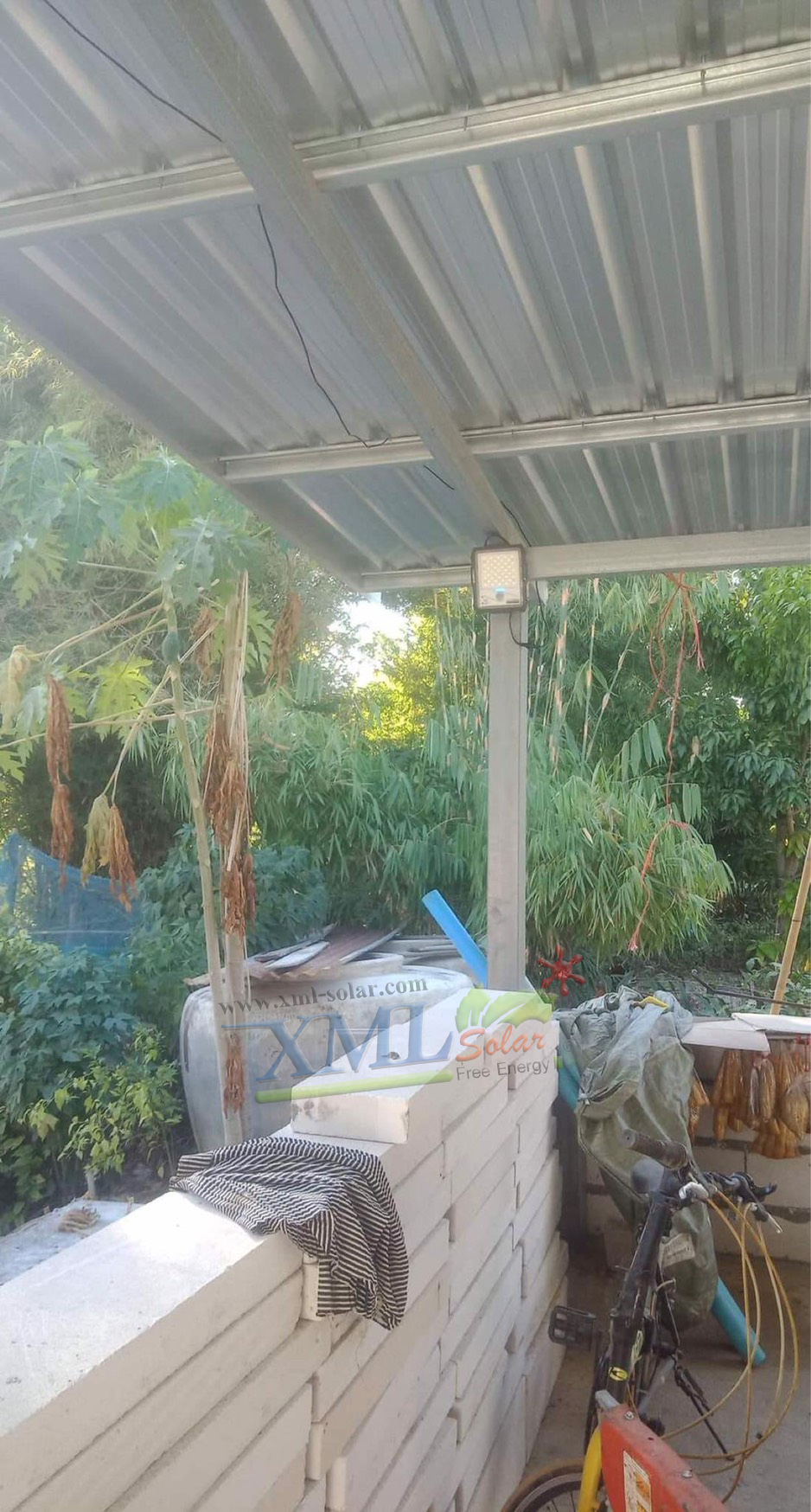 ไฟสปอตไลท์โซล่าเซลล์ 100 W. รุ่น Smart IOT With CCTV Camera (เเสง : ขาว)