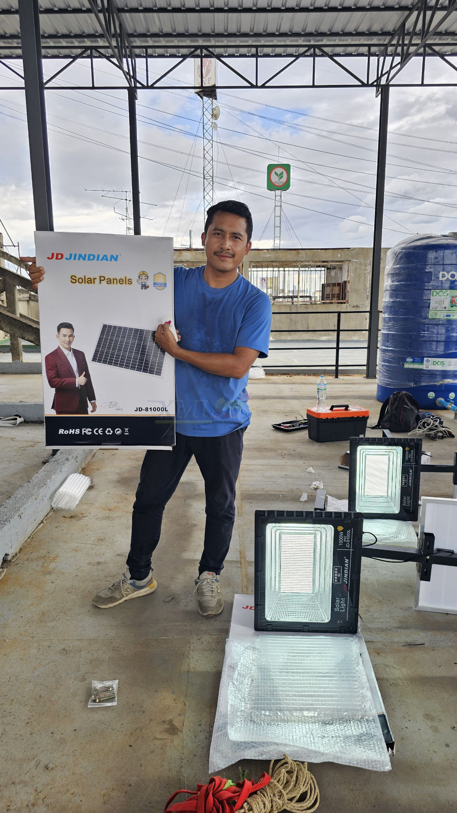 สปอร์ตไลท์โซล่าเซลล์ 1000 W. รุ่นใหม่ JD81000L (แสง : ขาว)