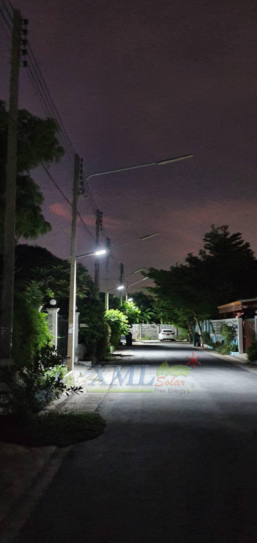 โคมไฟถนนโซล่าเซลล์ XML-Solar 200W (แสง : ขาว)(สว่างค้าง)